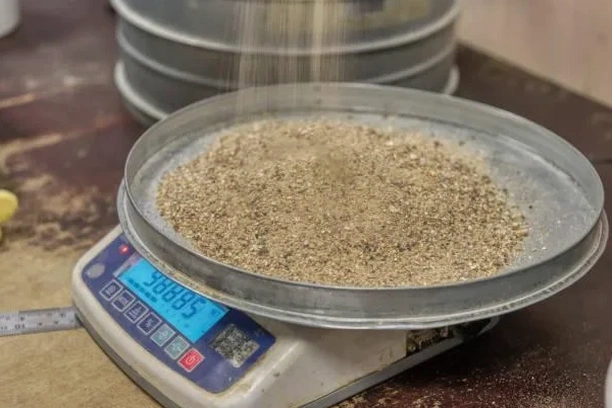 Korngrößenanalyse (Siebung + Hydrometer) in Chemnitz – präzise Bodenklassifikation nach DIN